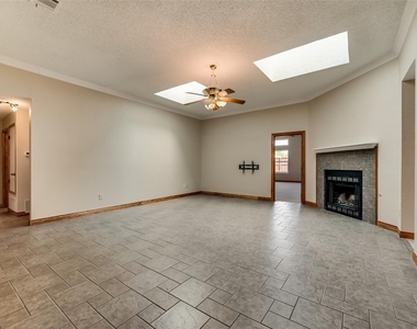 1307 E Branch Hollow Drive - Photo Thumbnail 10