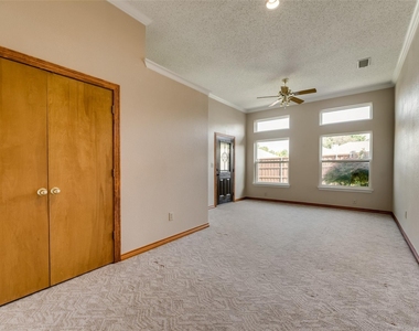 1307 E Branch Hollow Drive - Photo Thumbnail 17