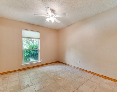1307 E Branch Hollow Drive - Photo Thumbnail 15