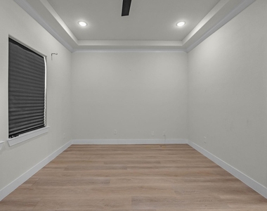 5511 Black Pine Circle - Photo Thumbnail 8