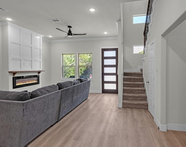 5511 Black Pine Circle - Photo Thumbnail 4