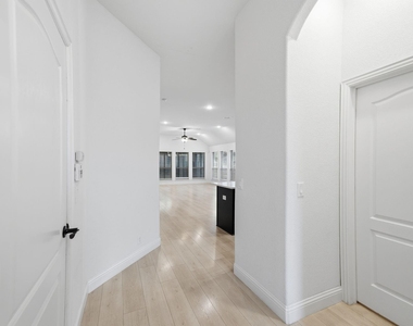 7428 Wispy Willow Lane - Photo Thumbnail 10