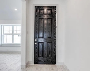 605 Parrino Parkway - Photo Thumbnail 7