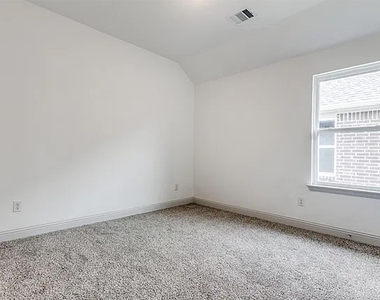 605 Parrino Parkway - Photo Thumbnail 16