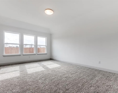 605 Parrino Parkway - Photo Thumbnail 15