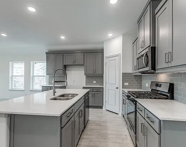 605 Parrino Parkway - Photo Thumbnail 21