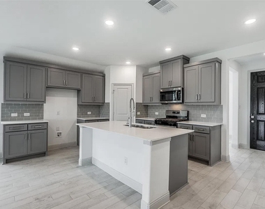 605 Parrino Parkway - Photo Thumbnail 8