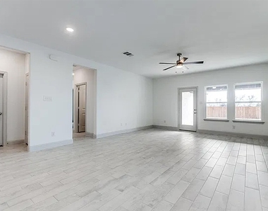 605 Parrino Parkway - Photo Thumbnail 20