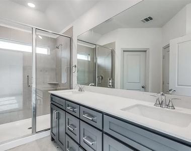 605 Parrino Parkway - Photo Thumbnail 4
