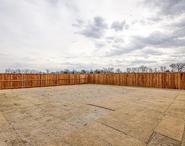 605 Parrino Parkway - Photo Thumbnail 24