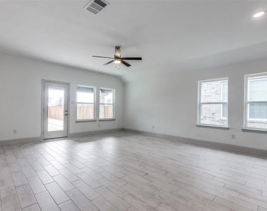 605 Parrino Parkway - Photo Thumbnail 14
