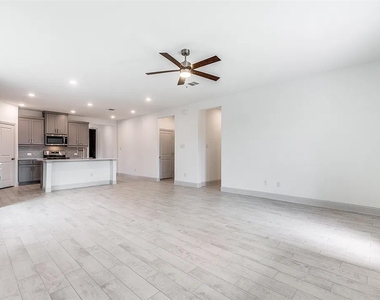 605 Parrino Parkway - Photo Thumbnail 12