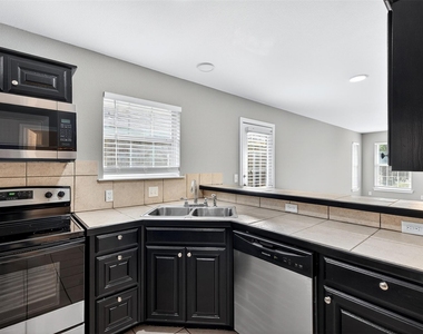 1021 Rice Street - Photo Thumbnail 8