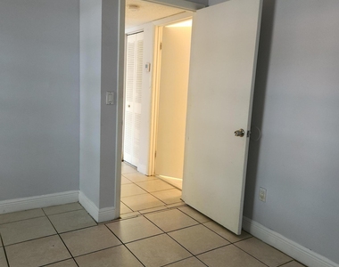 1227 Sw 46th Avenue - Photo Thumbnail 19