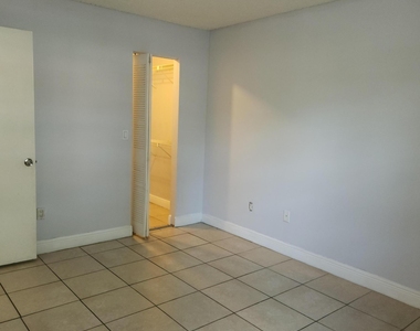 1227 Sw 46th Avenue - Photo Thumbnail 15