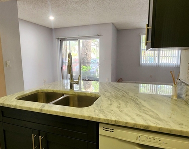 1227 Sw 46th Avenue - Photo Thumbnail 1