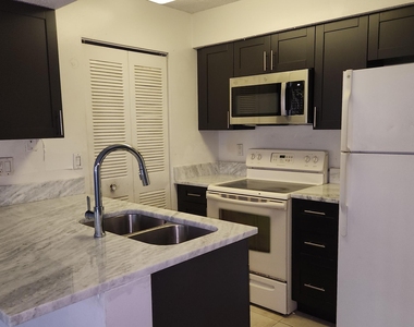 1227 Sw 46th Avenue - Photo Thumbnail 3