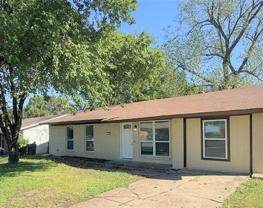 206 Arkansas Street - Photo Thumbnail 1