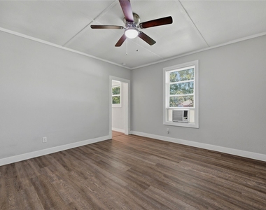 326 W Sears Street - Photo Thumbnail 4