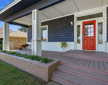 326 W Sears Street - Photo Thumbnail 3