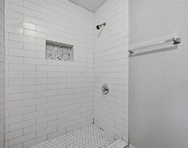 326 W Sears Street - Photo Thumbnail 11