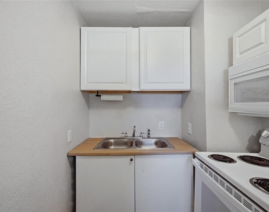 326 W Sears Street - Photo Thumbnail 8
