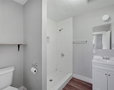 326 W Sears Street - Photo Thumbnail 10