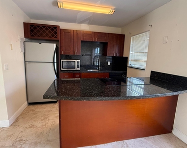 1100 Ne 9th Avenue - Photo Thumbnail 2
