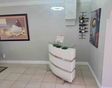 3321 Sw 32nd Avenue - Photo Thumbnail 3