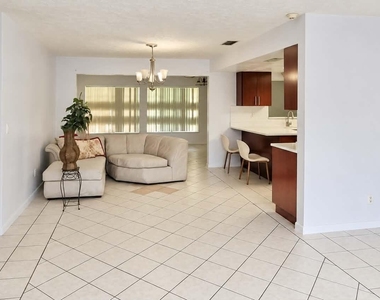 218 Olive Avenue - Photo Thumbnail 2
