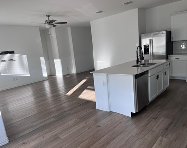 3505 Triumph Drive - Photo Thumbnail 7