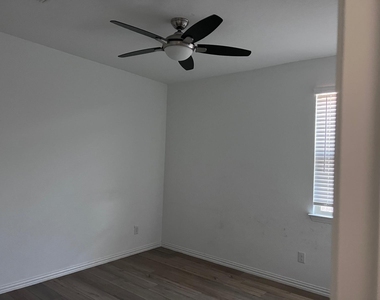 3505 Triumph Drive - Photo Thumbnail 21
