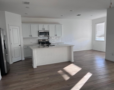 3505 Triumph Drive - Photo Thumbnail 4