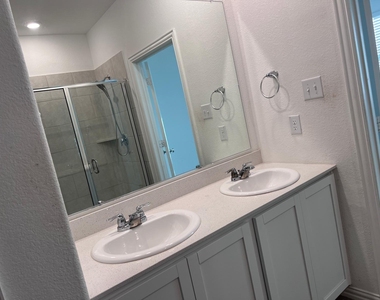 3505 Triumph Drive - Photo Thumbnail 14
