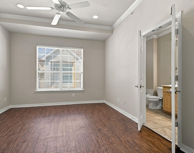 2529 Champagne Drive - Photo Thumbnail 16