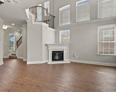 2529 Champagne Drive - Photo Thumbnail 7