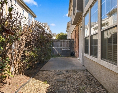 2529 Champagne Drive - Photo Thumbnail 25