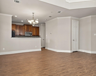 2529 Champagne Drive - Photo Thumbnail 8
