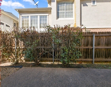 2529 Champagne Drive - Photo Thumbnail 23
