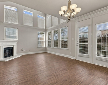 2529 Champagne Drive - Photo Thumbnail 9