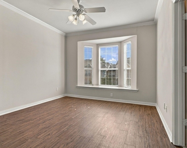 2529 Champagne Drive - Photo Thumbnail 20