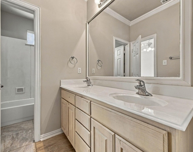 2529 Champagne Drive - Photo Thumbnail 21