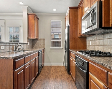 2529 Champagne Drive - Photo Thumbnail 11