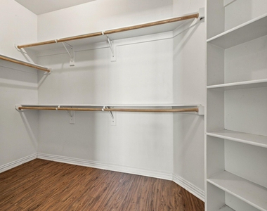 2529 Champagne Drive - Photo Thumbnail 19