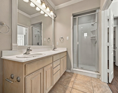 2529 Champagne Drive - Photo Thumbnail 18