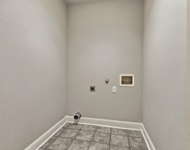 2529 Champagne Drive - Photo Thumbnail 13