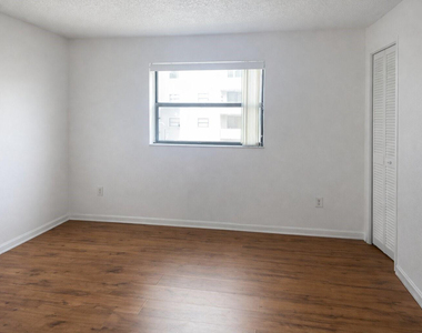 8185 Nw 7th Street - Photo Thumbnail 7