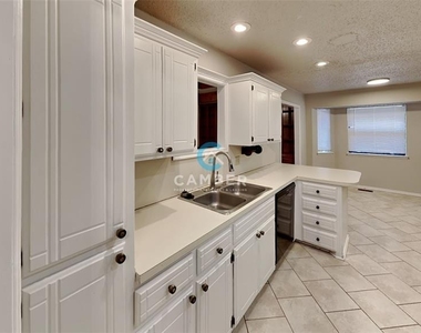 13233 Eastridge Drive - Photo Thumbnail 5
