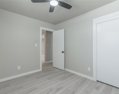 3929 Nw 59th Street - Photo Thumbnail 24