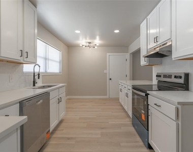 3929 Nw 59th Street - Photo Thumbnail 8